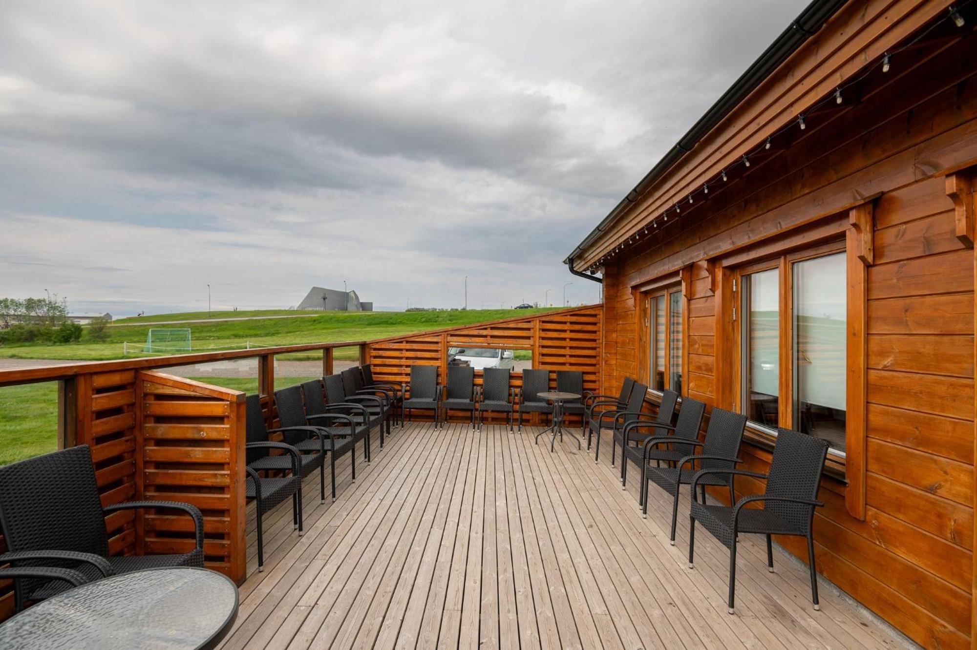 Gladheimar Guesthouse Блёндюоус Экстерьер фото