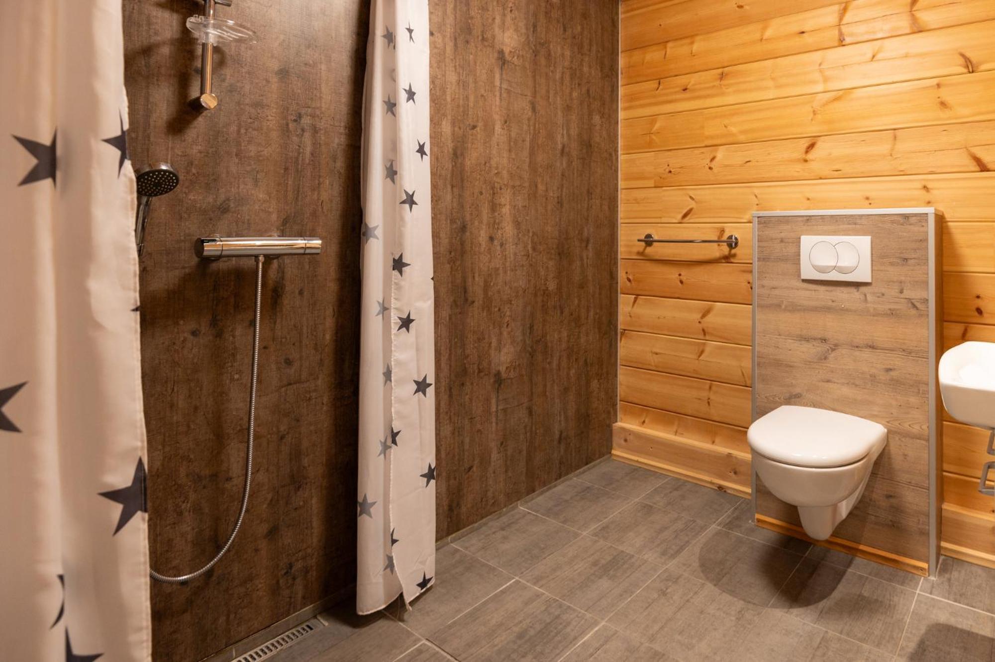 Gladheimar Guesthouse Блёндюоус Экстерьер фото