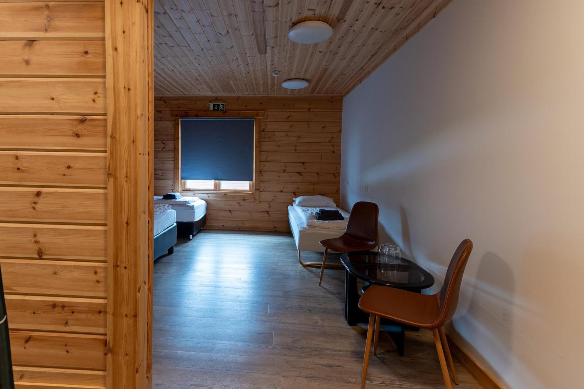 Gladheimar Guesthouse Блёндюоус Экстерьер фото