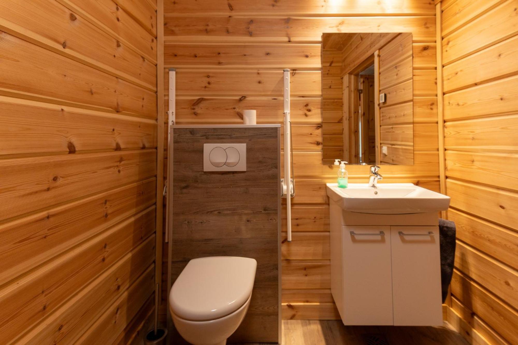 Gladheimar Guesthouse Блёндюоус Экстерьер фото