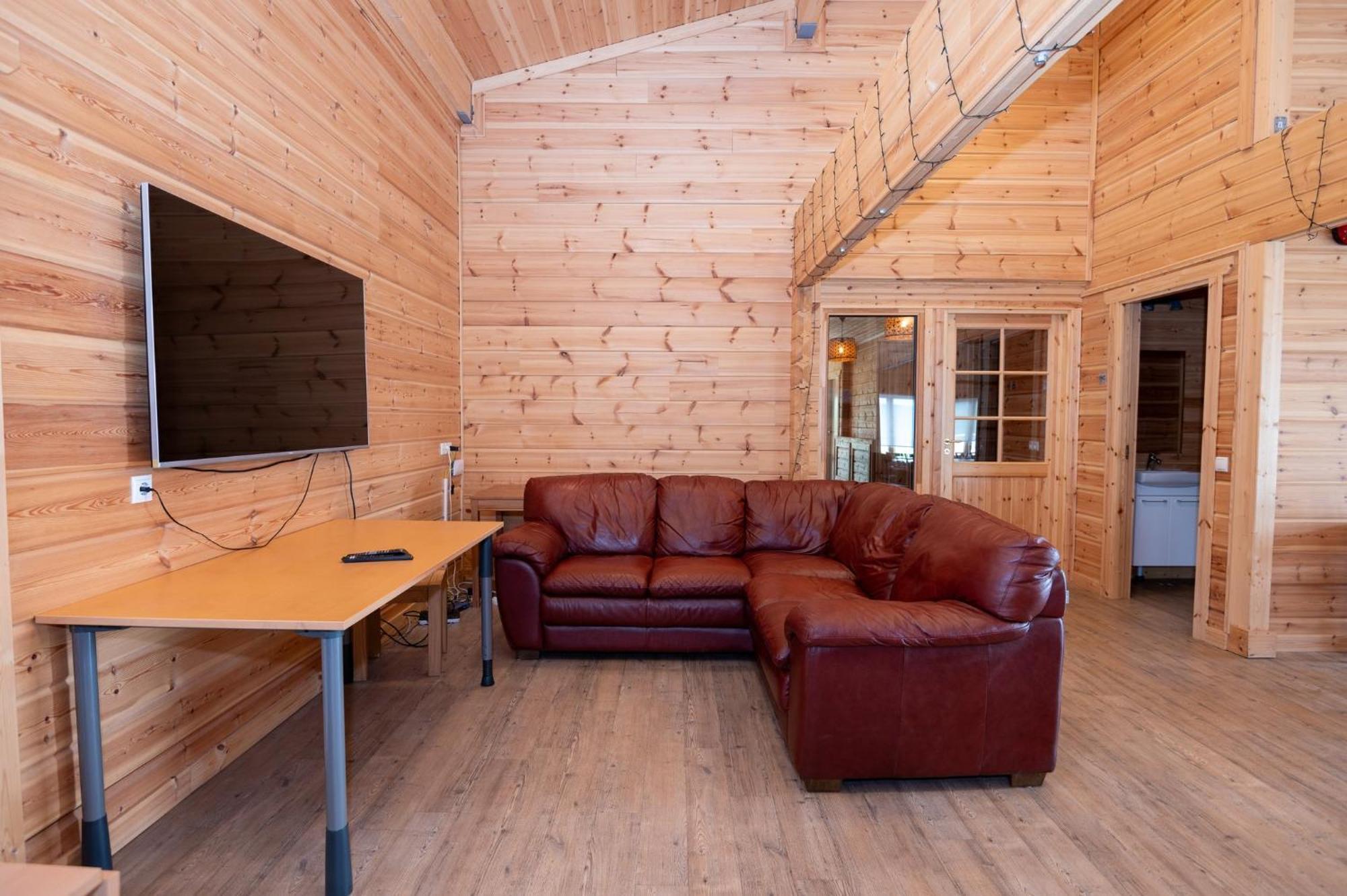 Gladheimar Guesthouse Блёндюоус Экстерьер фото