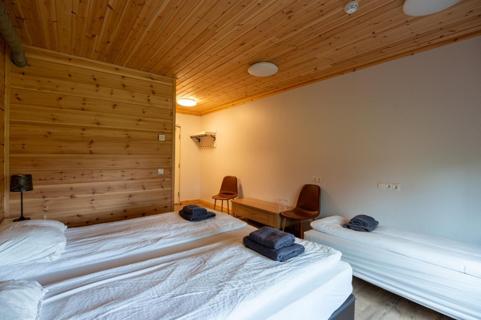 Gladheimar Guesthouse Блёндюоус Экстерьер фото