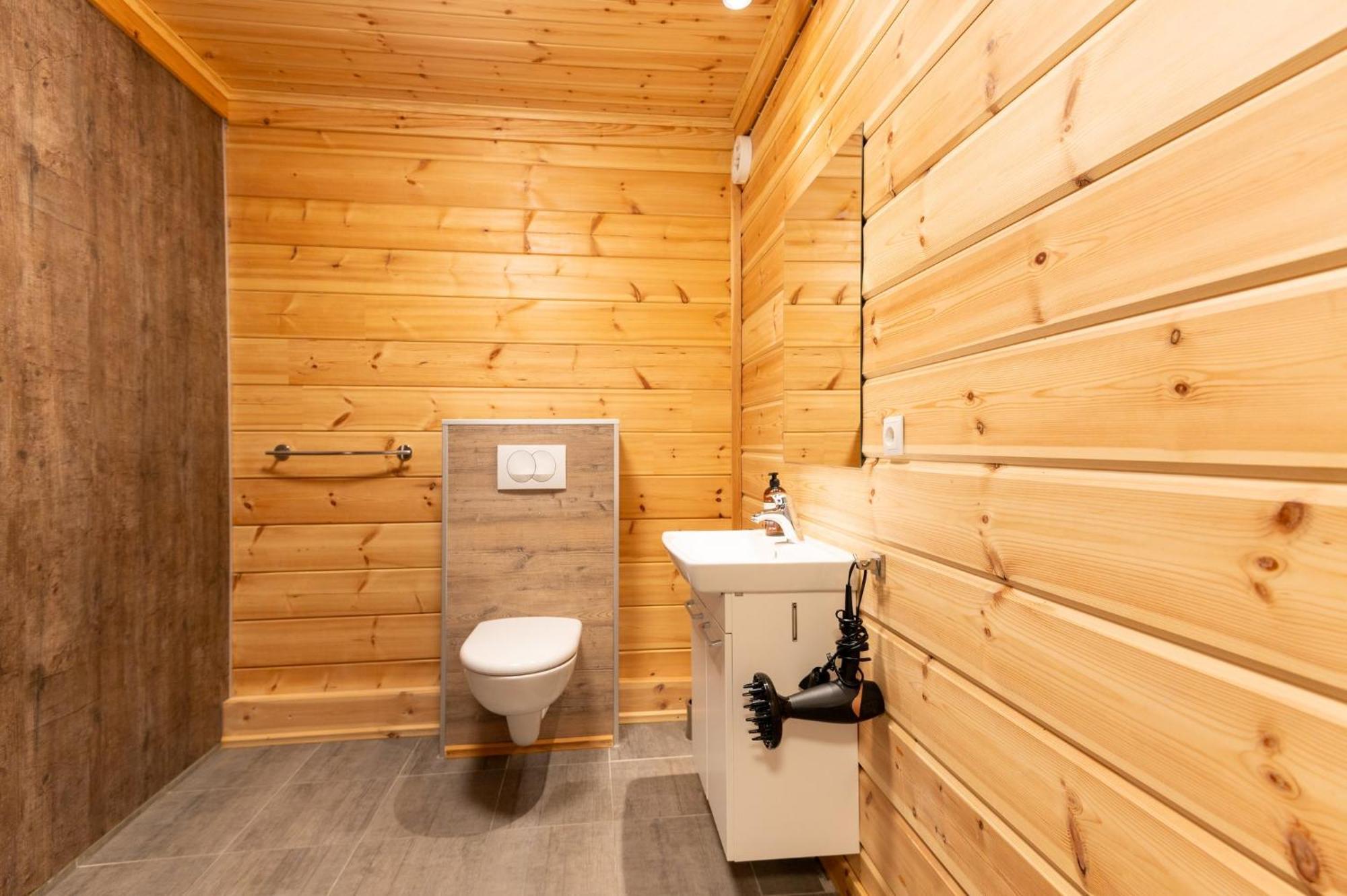 Gladheimar Guesthouse Блёндюоус Экстерьер фото