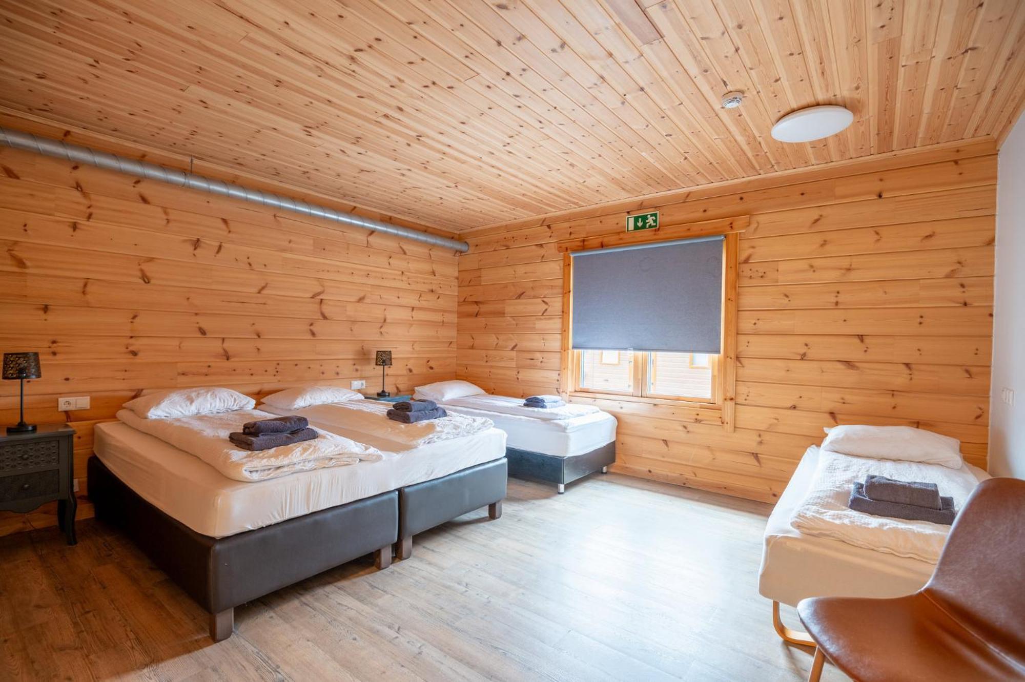 Gladheimar Guesthouse Блёндюоус Экстерьер фото