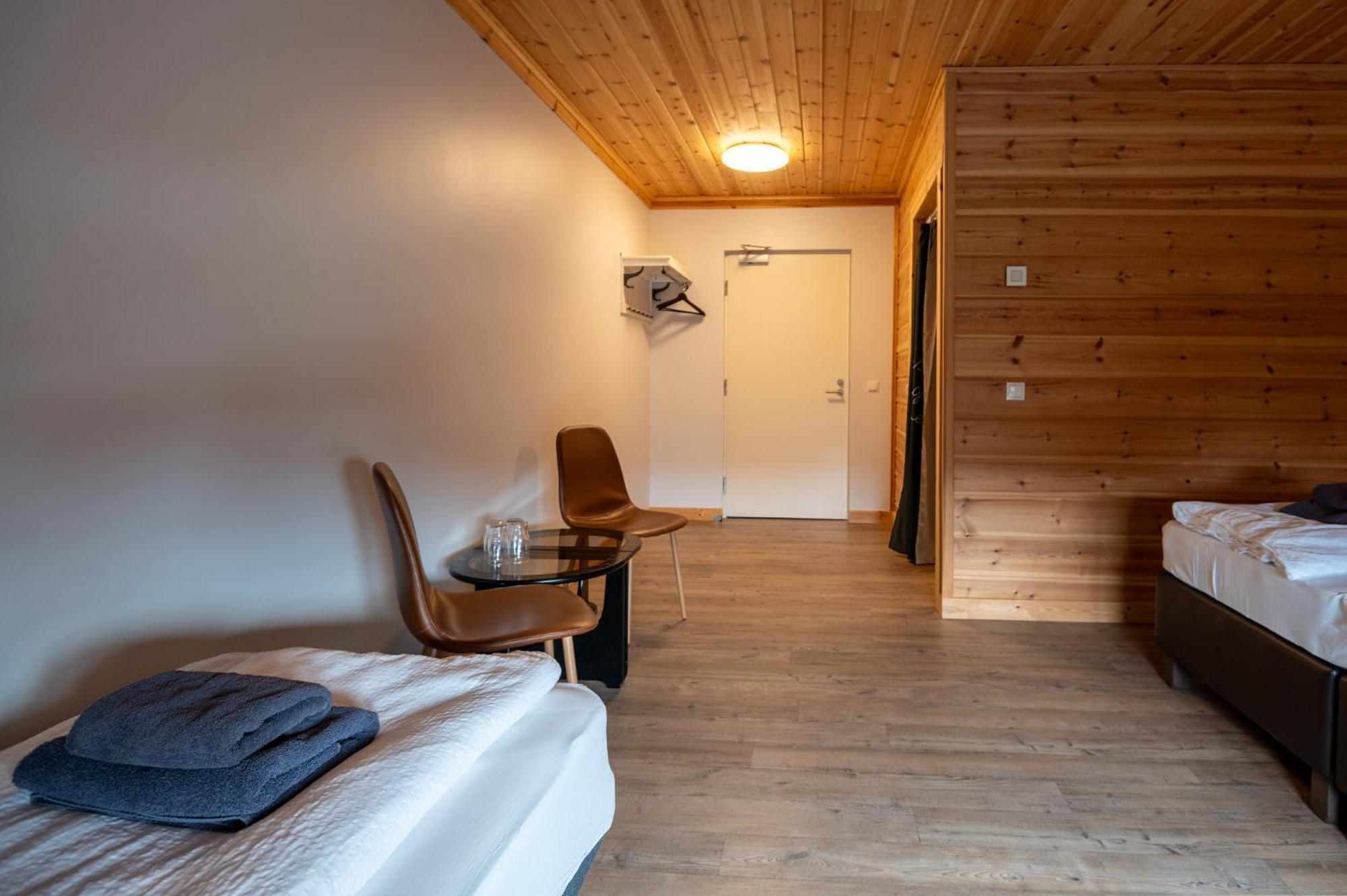 Gladheimar Guesthouse Блёндюоус Экстерьер фото